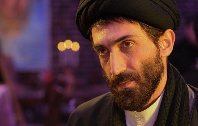 عکس هادی حجازی فر در نقش روحانی در فیلم گیلدا