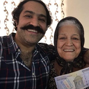 عکس افشین هاشمی و مادربزرگش