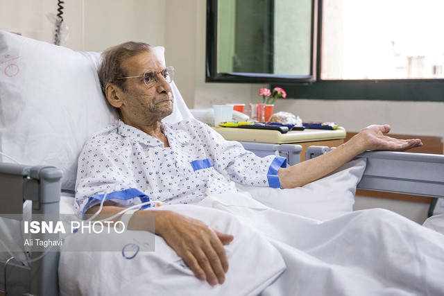 حسین محب اهری در بیمارستان