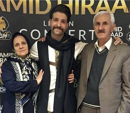 عکس حمید هیراد و پدر و مادرش