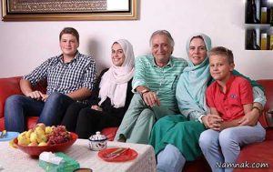 عکس احمد نجفی و همسرش و فرزندانشان