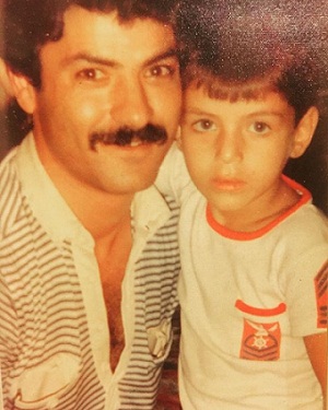 عکس کودکی سام درخشانی در کنار پدرش