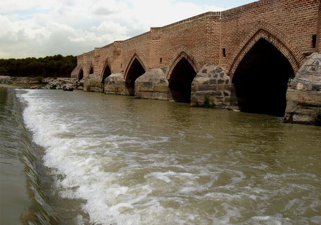 پل هفت چشمه در کدام استان قرار دارد؟
