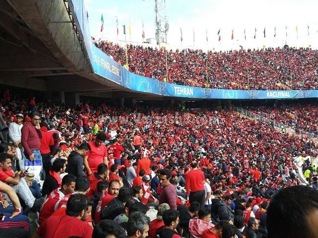 تصویر از ورزشگاه ازادی مملو از جمعیت