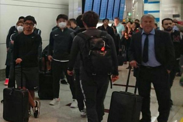 علت ماسک زدن بازیکنان کاشیماانتلرز ژاپن هنگام ورود به ایران