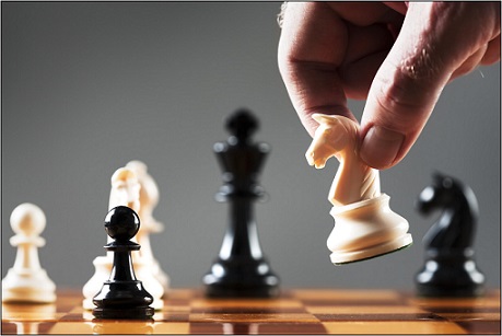 در شطرنج سرعتی هر بازیکن برای همه حرکات خود در یک بازی چند دقیقه وقت دارد؟
