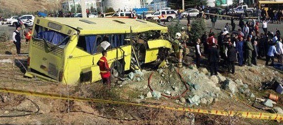 عکس های حادثه واژگونی اتوبوس واحد علوم تحقیقات