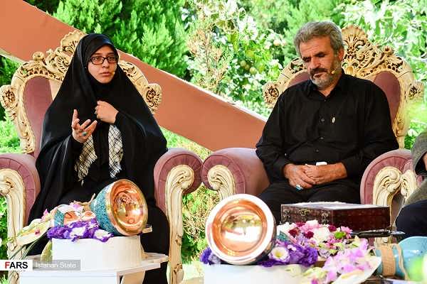 عکس زهرا عباسی همسر شهید حججی در کنار پدر شهید حججی
