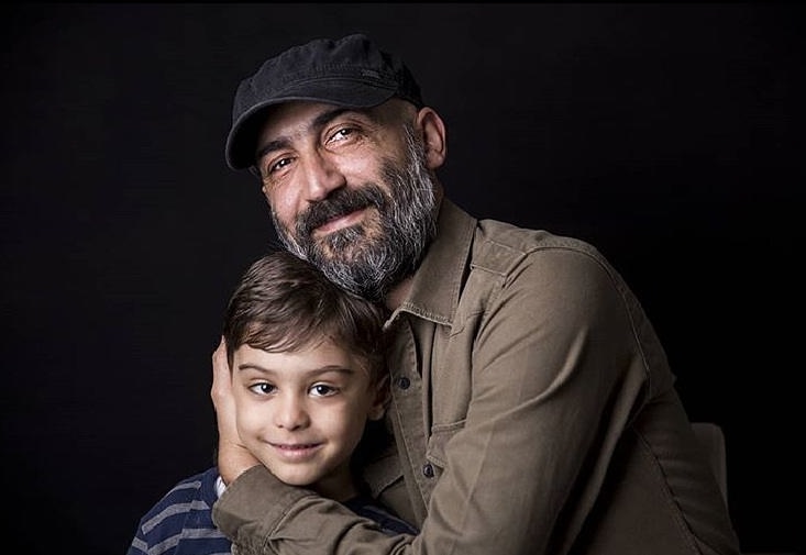 عکس هادی حجازی فر بازیگر نقش خسرو در ممنوعه و پسرش هامون