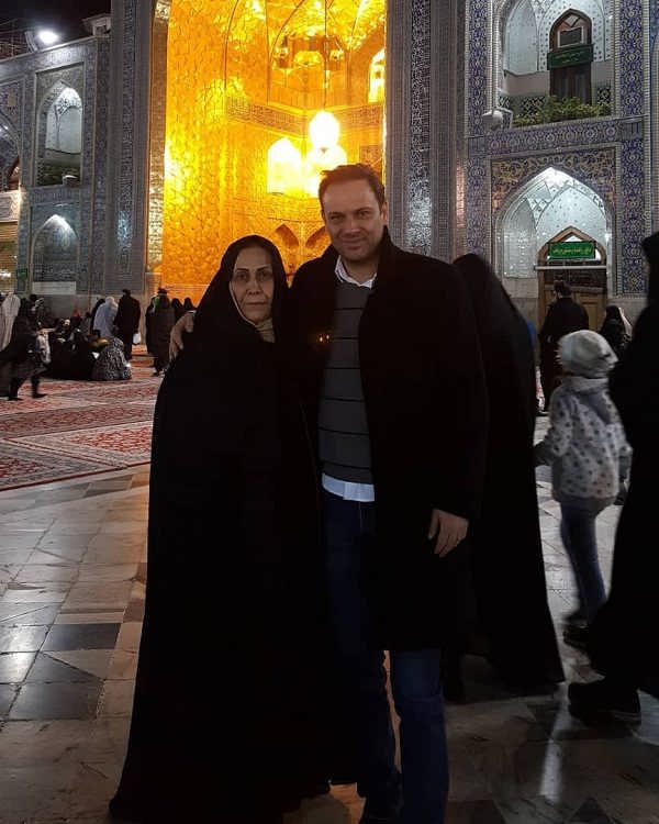 عکس شهروز ابراهیمی و مادرش در مشهد