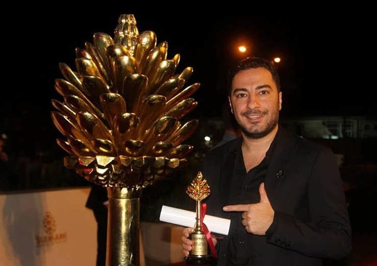 عکس نوید محمد زاده و جایزه بهترین بازیگر مرد سومین دوره جشنواره بین‌المللی فیلم سلیمانیه