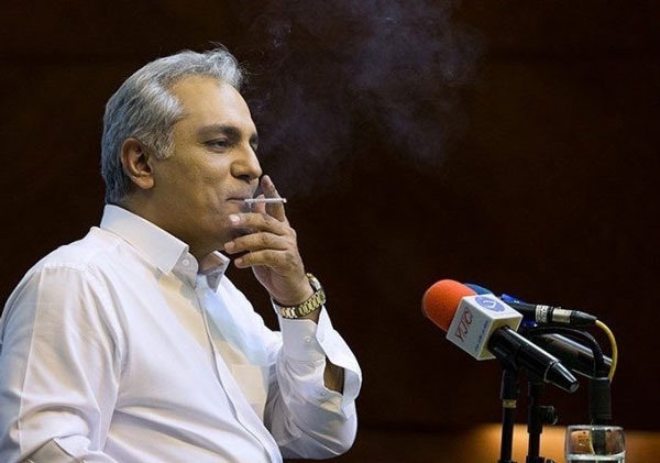 مهران مدیری با سیگار در نشست خبری
