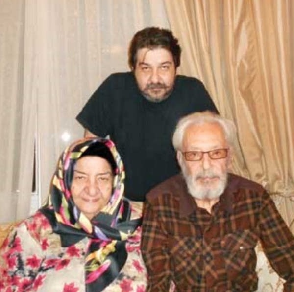 عکس سام مشایخی و پدر و مادرش