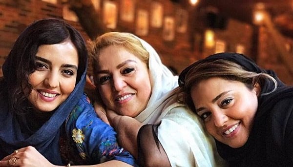 عکس سارا محمدی در کنار خواهر و مادرش