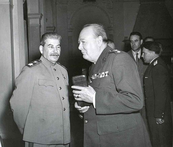 عکس وینستون چرچیل و ژوزف استالین رهبر و سیاست‌ مدار کمونیست شوروی