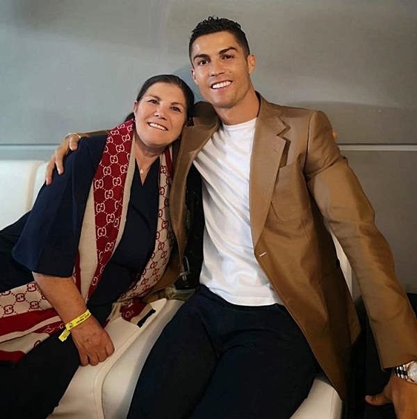 عکس رونالدو و مادرش