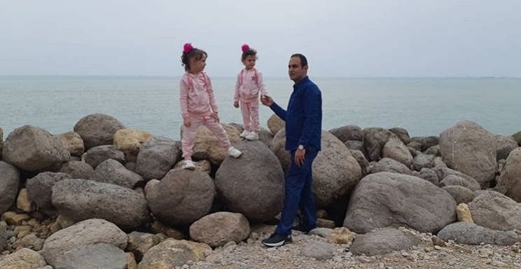 عکس یاسر حق شناس در کنار دخترانش