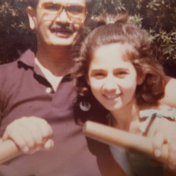 عکس نوجوانی تبسم هاشمی در کنار پدرش